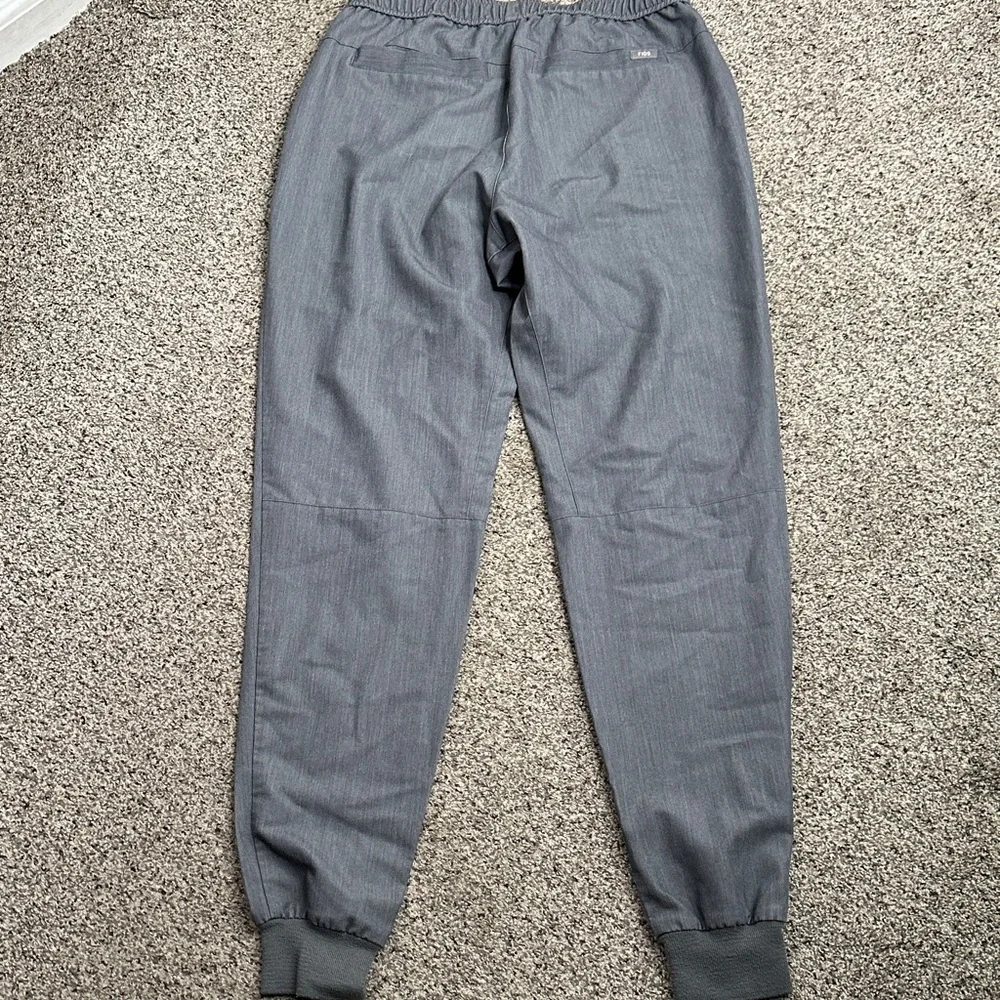 Figs Tansen Gray scrub Jogger Pants with Green Drawstring size MT